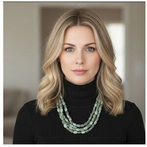 NECKLACE - Jade-like with 3 strands, clasp